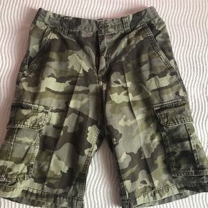 Men’s old navy camo cargo shorts